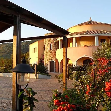 Maria Caderina Village ホテル 4*